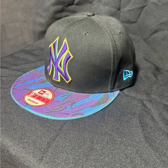 New Era Other - New York Yankee Black and Purple Tropical SnapBack New Era